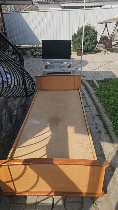 Кровать отдам даром