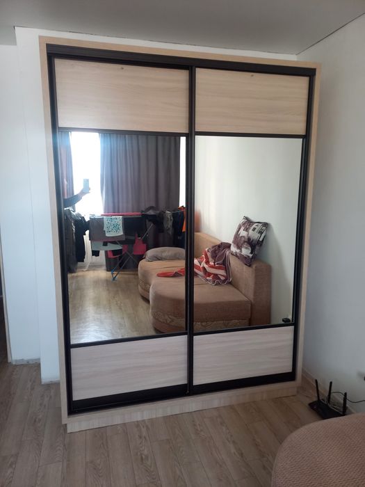 Шкаф купе с зеркалом