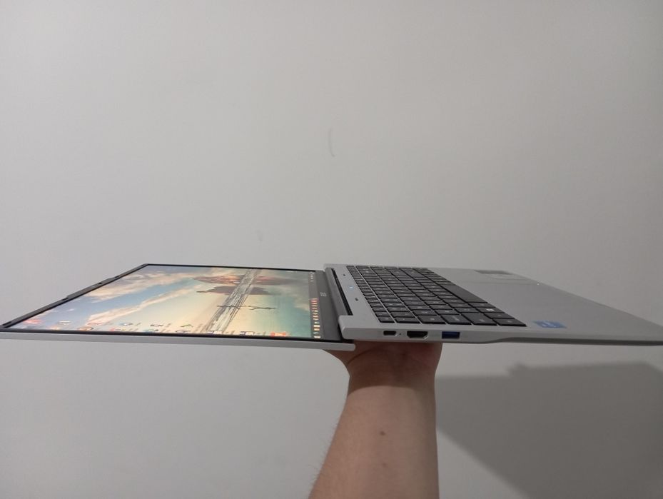 Acer core i3 ideali!!!  180° ochiladigan!