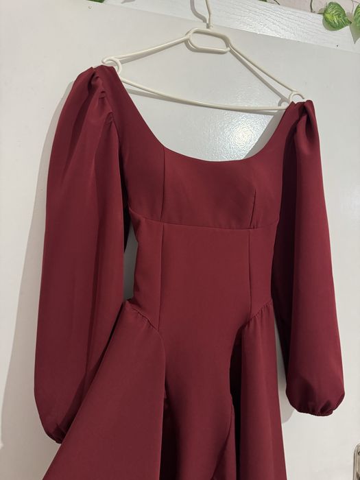 Чисто нова рокля с дълъг ръкав и етикет