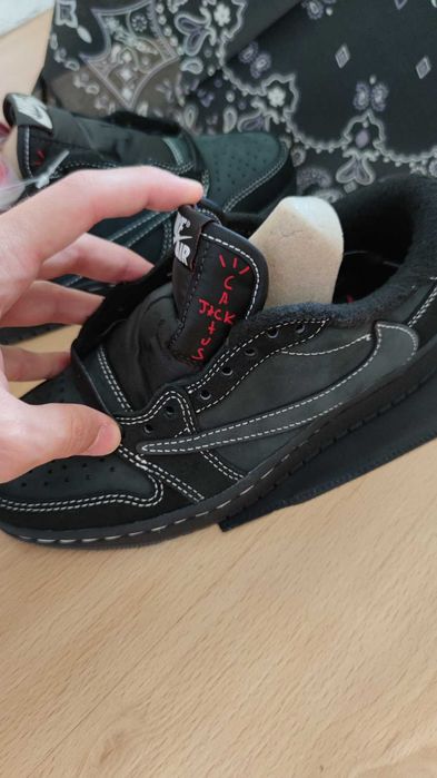 Травис Скот маратонки! Нови!