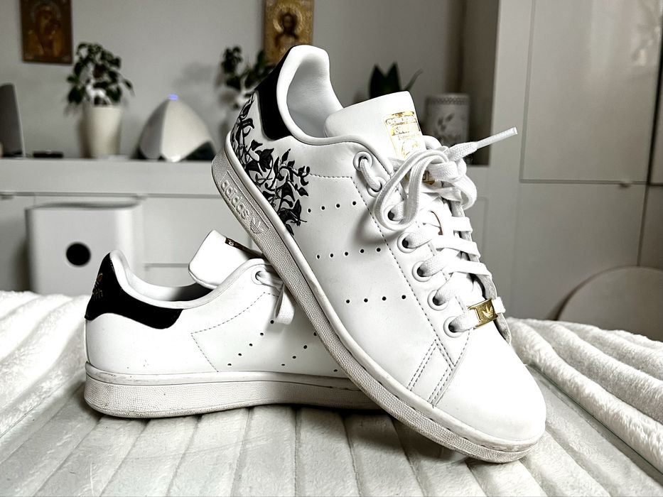 Adidas Stan Smith alb cu floricele negre