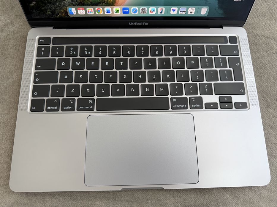 MacBook Pro 13” 2020 Intel i5 | 8GB RAM | Foarte îngrijit