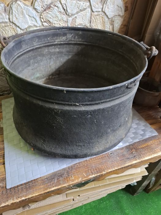 Огромен бакърен котел