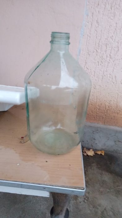 Продам бутыли стеклянные