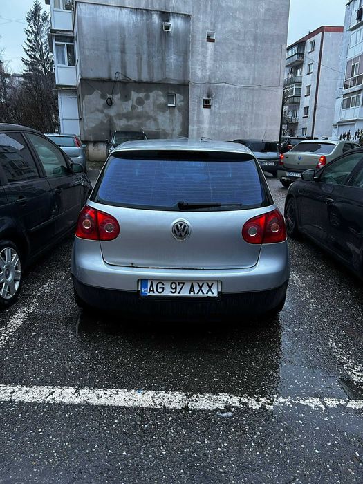 Vând golf 5 an 2004 pentru rabla