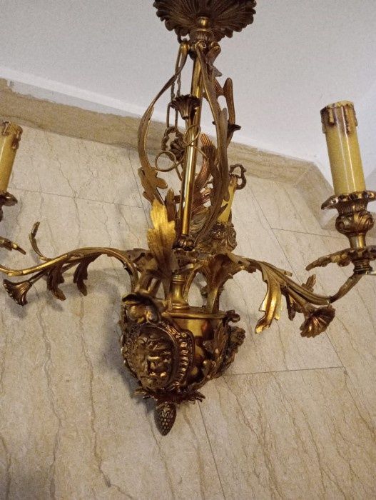 Deosebit candelabru din bronz Dore in stilul Rococo cu 3 brațe ,piesa