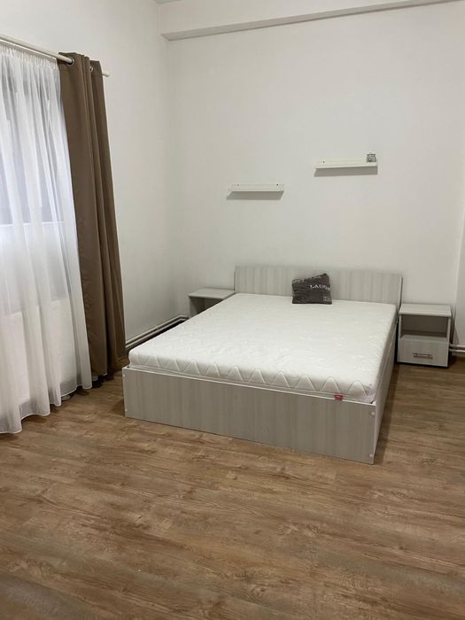 Inchiriez garsoniera 40m/p