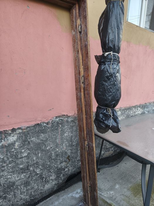 Vând ușa lemn masiv