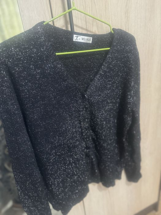 Кофты и цвитера разние размера 48- 50- 52