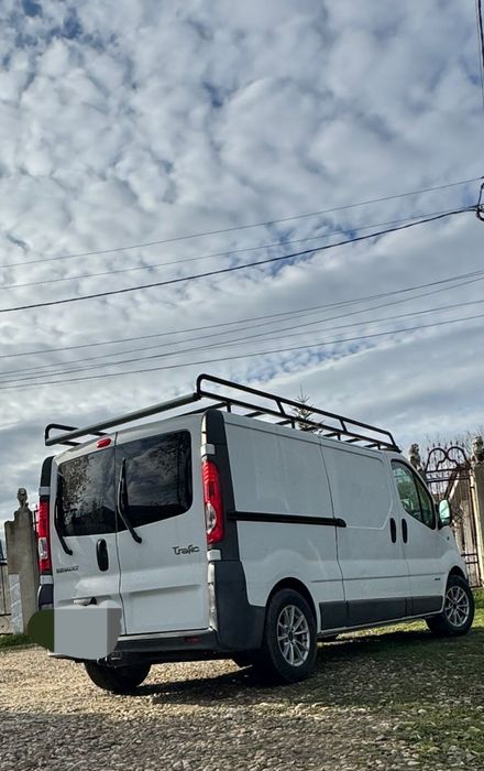 Vând Renault trafic model lung