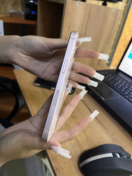 Iphone 13 розовый