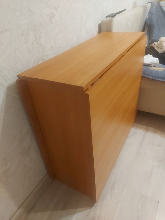Продам стол книжку