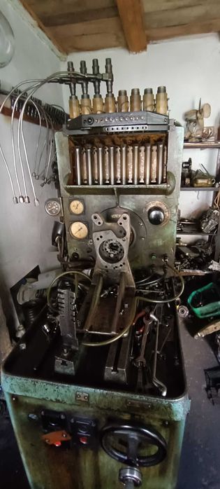 Стенд для проверки топливных насосов.