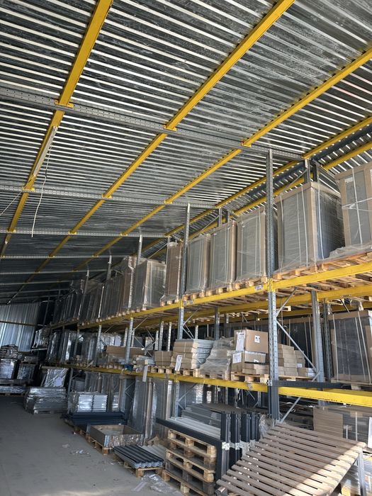 Vindem rafturi metalice și hale metalice pe structuri de raft