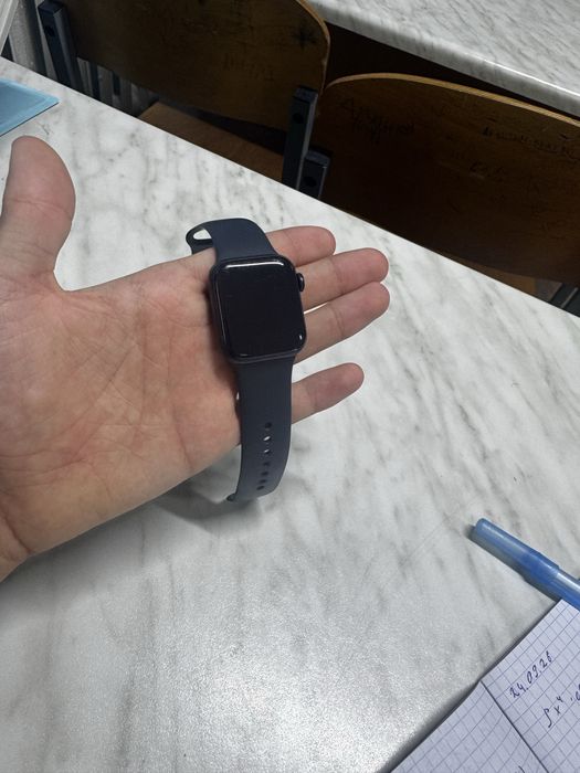 Продам Apple Watch Se2