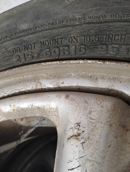 Продам резину на титановых дисках.