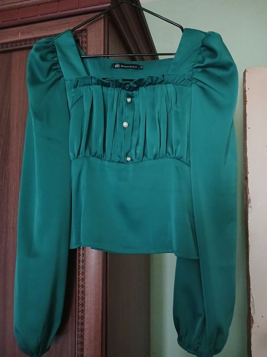 Продаётся кофты шёлковые. Новые.