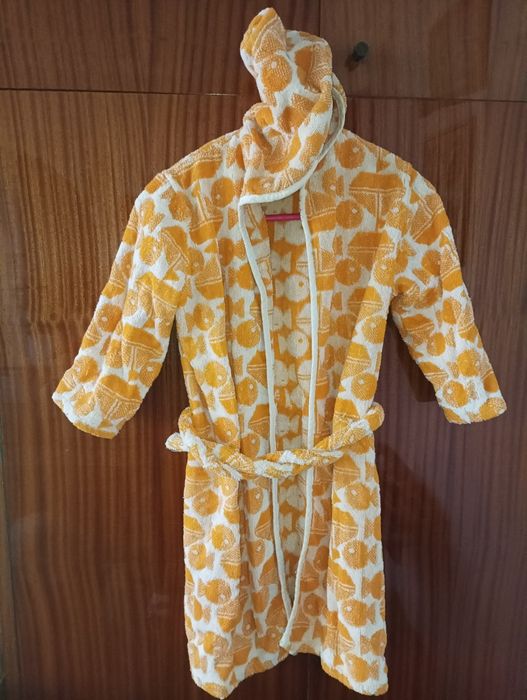 Продавам детски памучен халат с качулка