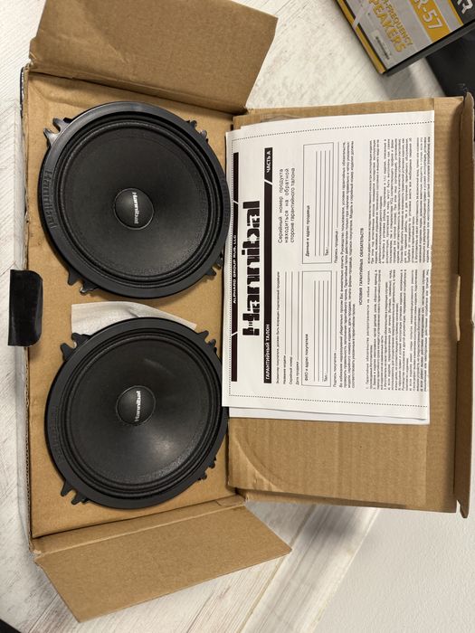 Авто озвучаване - високочестотни, средночестотни говорители, усилвател