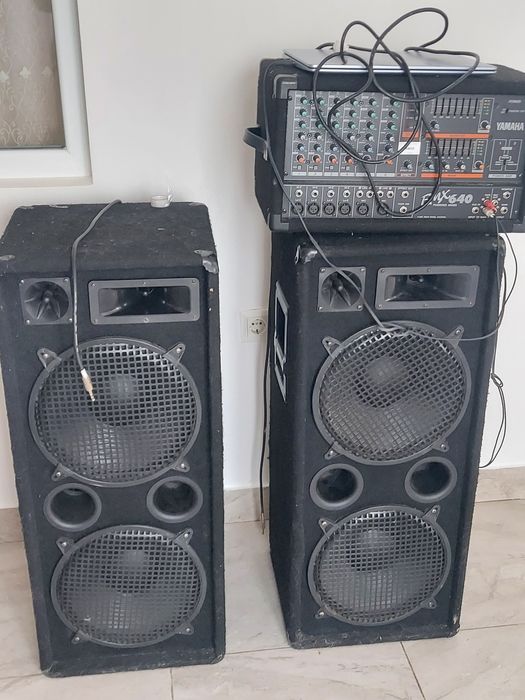 Vând sau schimb cu boxe active pe 15..sau akai  cu diferența..