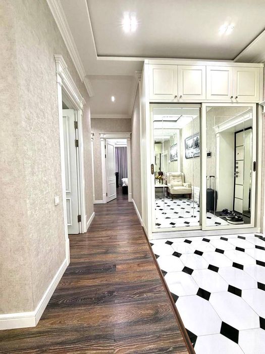 Darkhan Avenue Продается 3 комнатная квартира ремонт Дархан