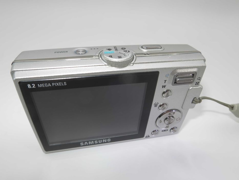 Samsung L100 ултра компактен цифров фотоапата, дигитална камера с алуминиев корпус, в отлично сътояние, тестване и работи перфектно, пълен комплект