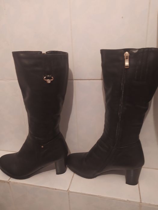Продам женские сапоги