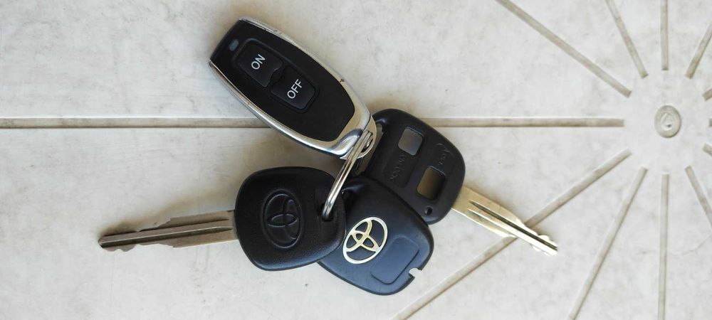 Toyota Yaris, 2000, 247700 км.