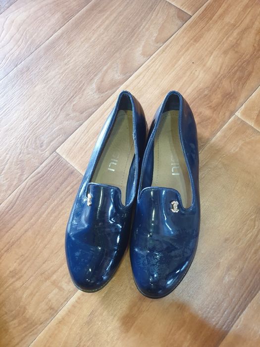 Продам туфли и кеды для школы