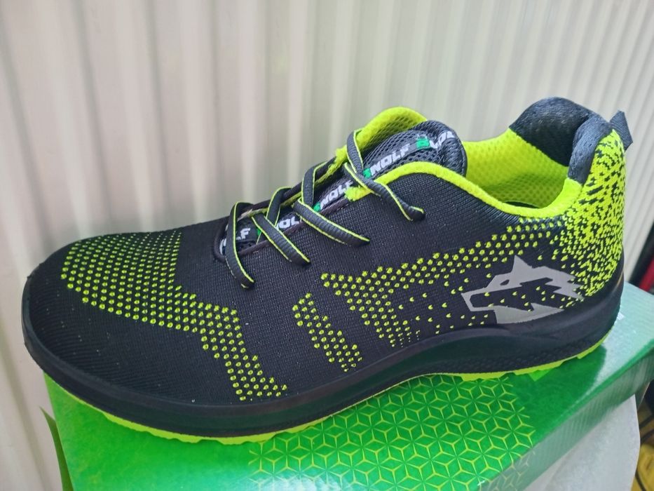 Работни обувки с бомбе 44 номер