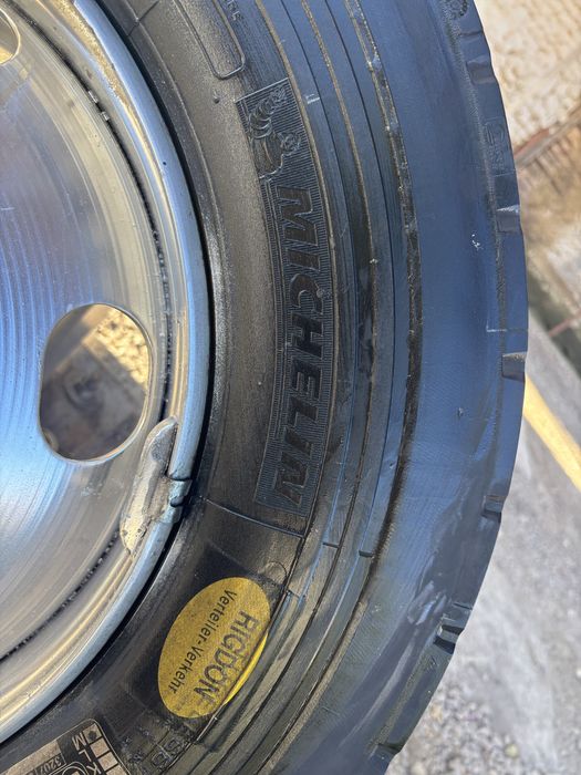Anvelope Michelin 215/75 R17.5 cu jantă