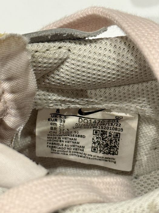 Розовые кеды Nike