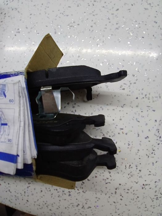 Накладки за Toyota Avensis