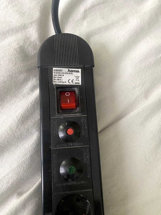 Разклонител HAMA с 6 гнезда 1.5 метра