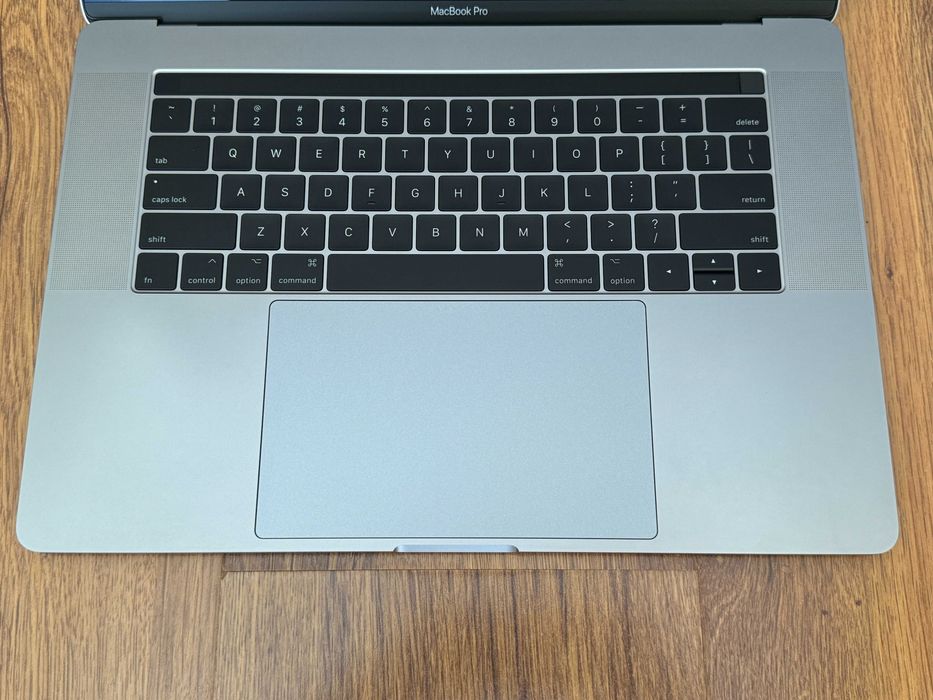 15.4 Core i7 Apple MacBook Pro 2016 TouchBar 16GB RAM/512GB SSD/Radeon