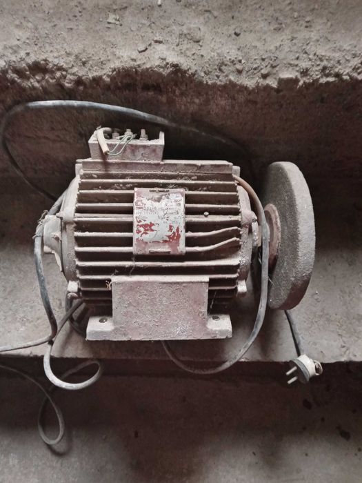 Электродвигатели 2 шт.