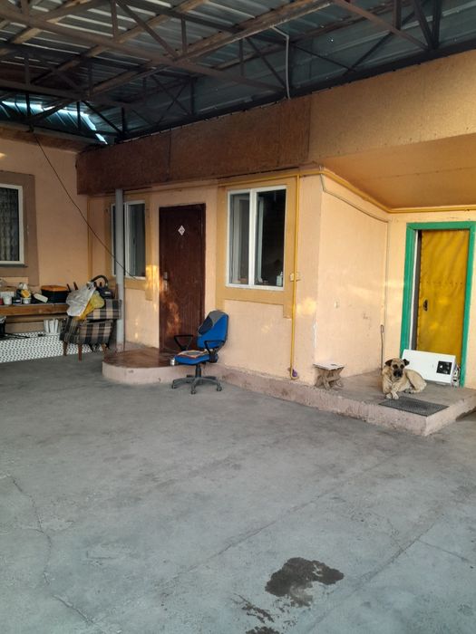 Дом с мебелю 6 соток