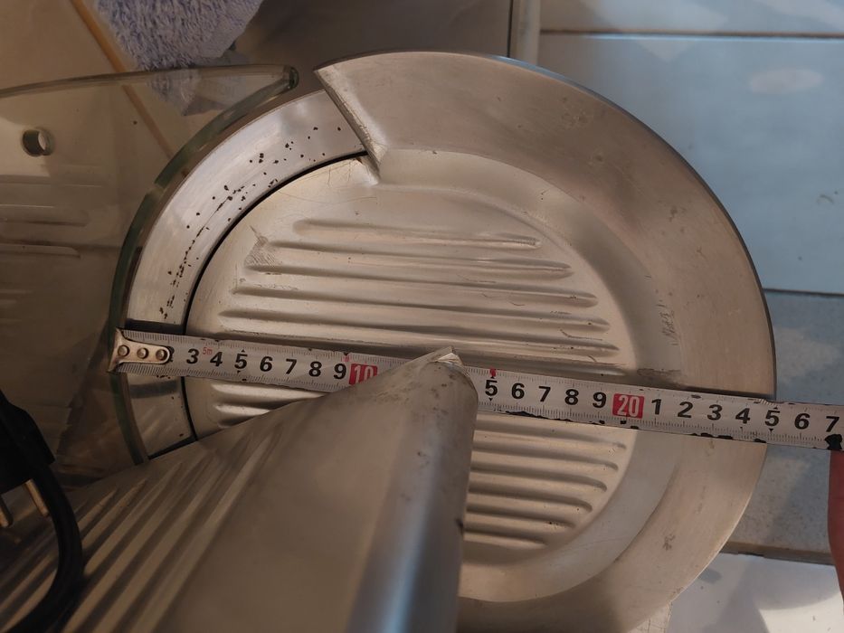 Немска колбасорезачка АDE/ 25 см нож
Работи перфектно, супер запазено