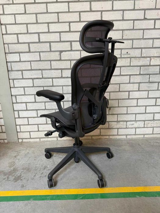 Refurbished Herman Miller Aeron Remastered Graphite (Atlas Headrest)