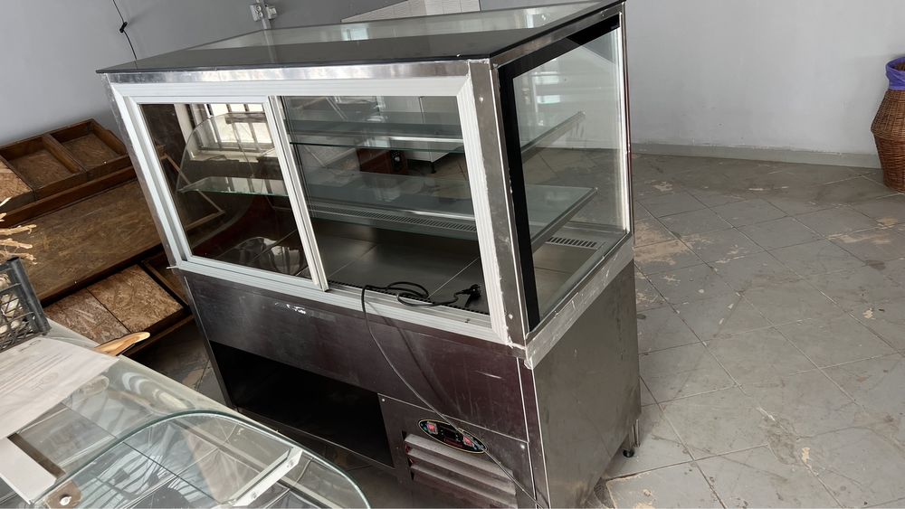 Vitrina rece 5000 de lei