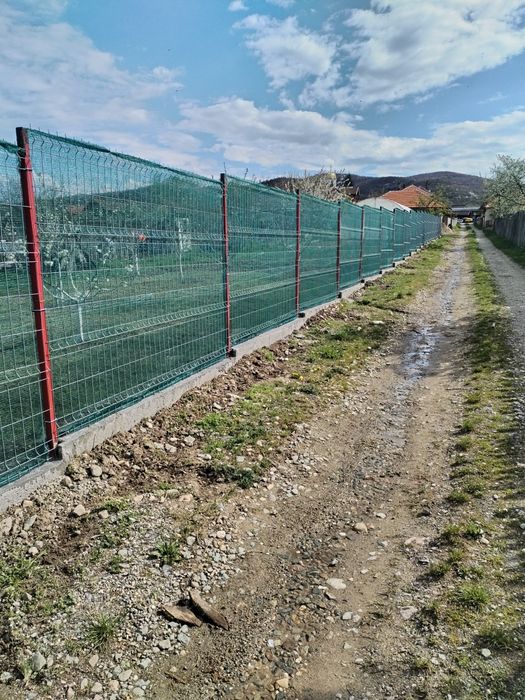 ** materiale pentru împrejmuiri teren, curte și grădină, disponibile