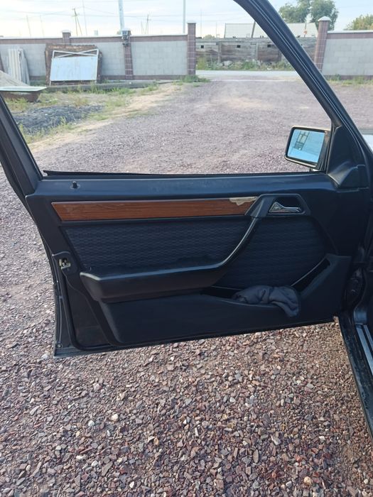 По запчастям продаётся МЕРСЕДЕС W124