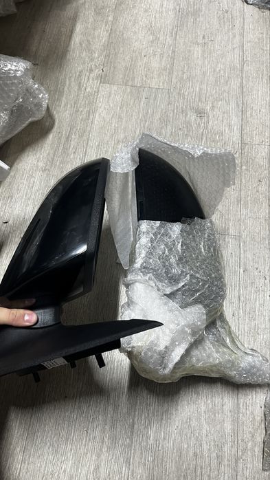 Зеркло есть Changan Alsvin