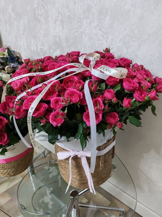 Цветы свежие только подарили