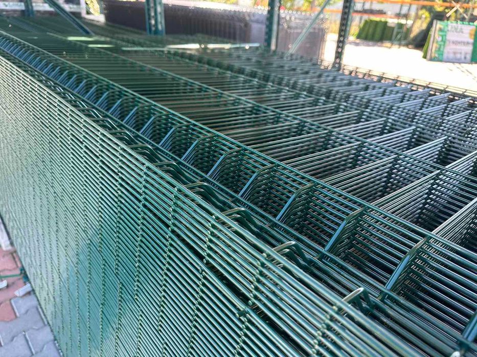 Ограда. Метални оградни пана и колове. Мрежа с декорация. Ниски цени!