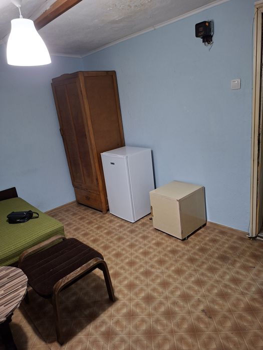 Дава се под наем Едностаен апартамент в Пазарджик, Окръжна болница - 14 кв.м за 59.67 € - Снимка #2