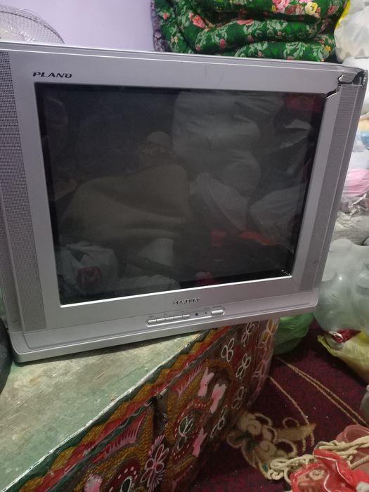 Телевизор тюнер билан бирга. Холати Б/у. Карши ш.