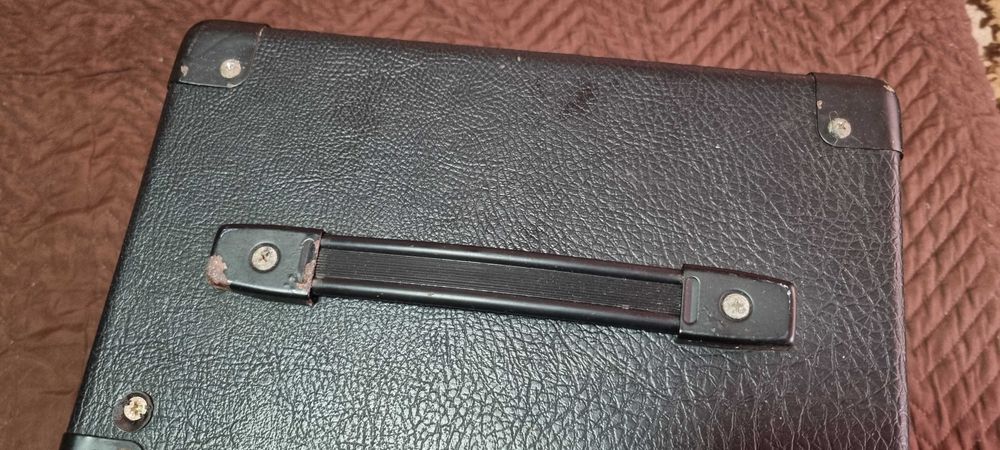 Продавам  китарно кубе Peavey