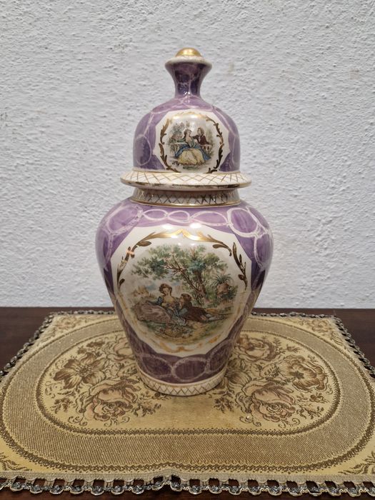 Белгийска порцеланова ваза-урна